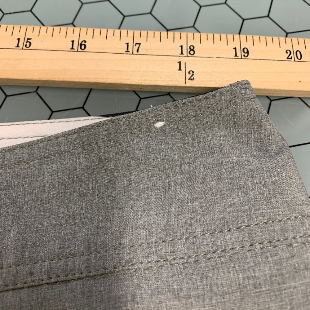 Volcom Trunks Mens Size 38 Gray Stripes Unlined Static Division Boardshorts - Picture 4 of 10